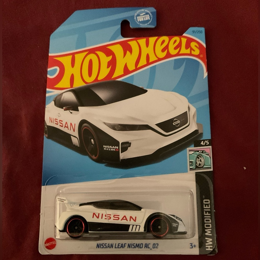Hot Wheels Nissan Leaf Nismo RC_02 4/5 HW Modified in White | New